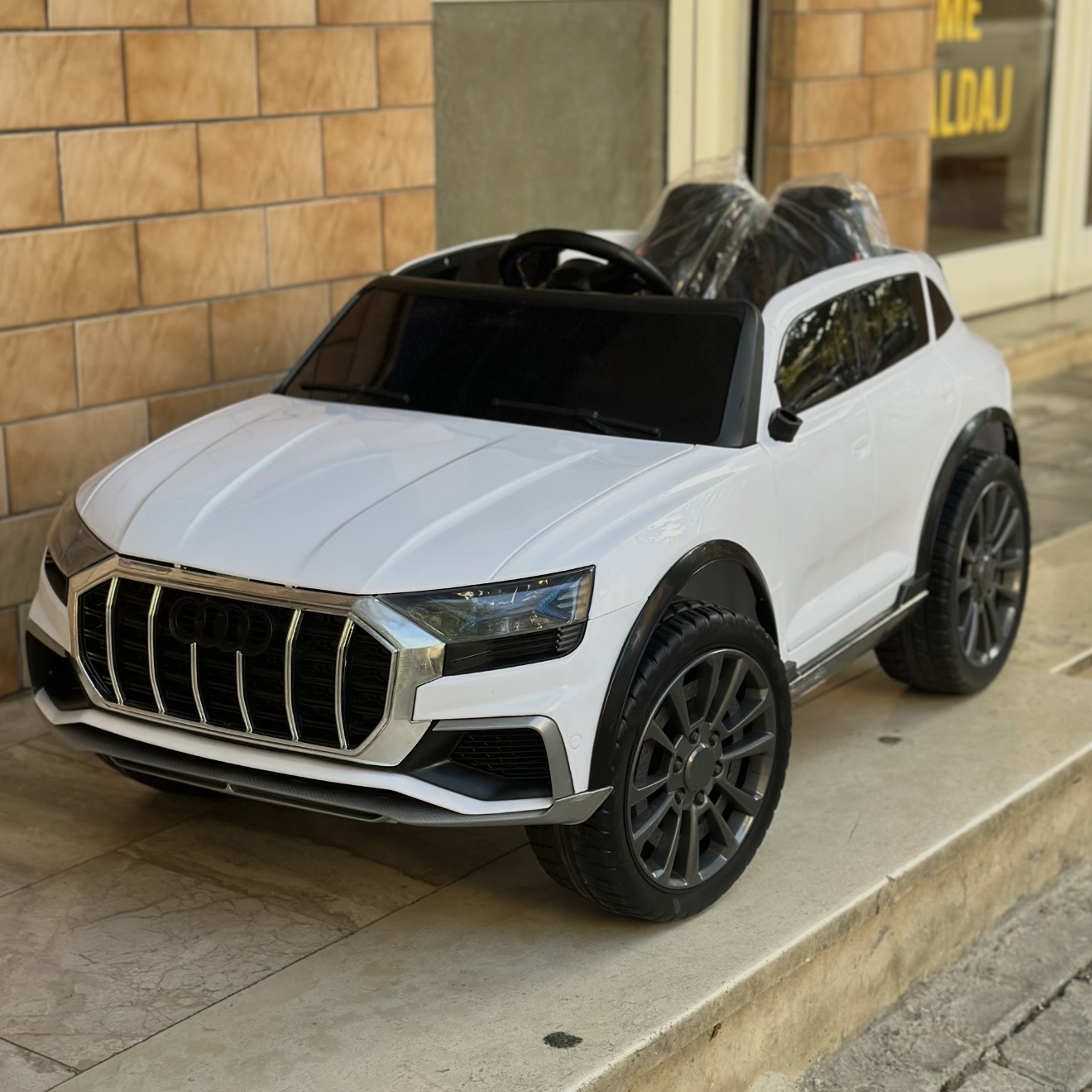 AUDI Q8, foto 1