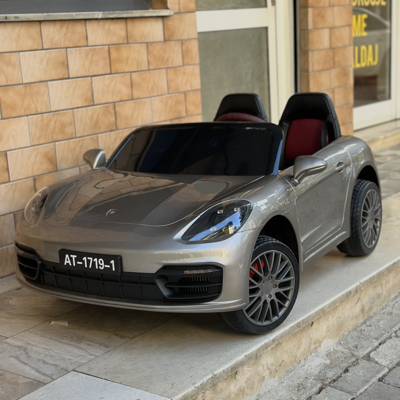 PORSCHE
