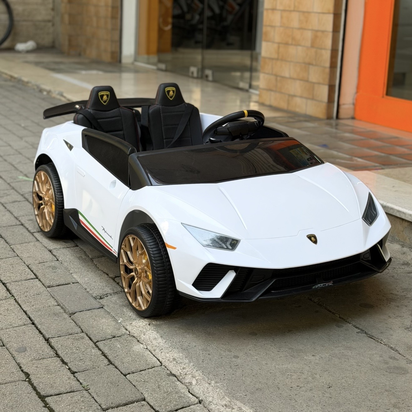 LAMBORGHINI HURACAN